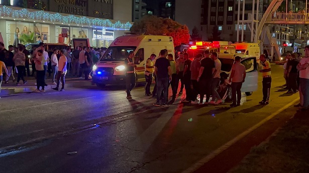 Demokrasi bulvarında kaza 5 yaralı