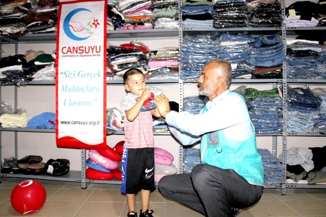 Cansuyu, 200 yetimi giydirdi