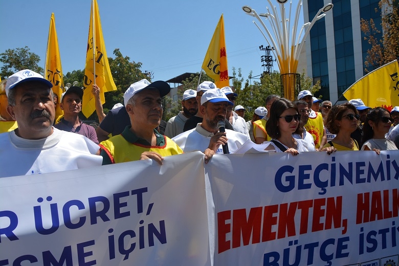 Kamu emekçileri “Bu ekonomik koşullarla geçinemiyoruz”