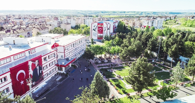 Diş Hekimliği Fakültesinde öğrenci kontenjanı doldu