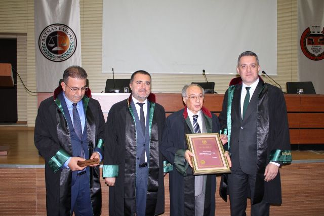 AV. ZEKİ EKMEN’E 50. YIL PLAKETİ TAKDİM EDİLDİ