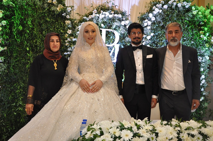 Akdağ ve Müjdeci Ailesinden Görkemli Düğün