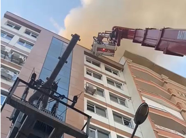 Çatı Yangınında 8 araç ve 30 itfaiye personeli görev aldı