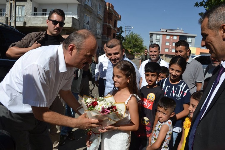 Vali Canalp Petrol’de halkla buluştu