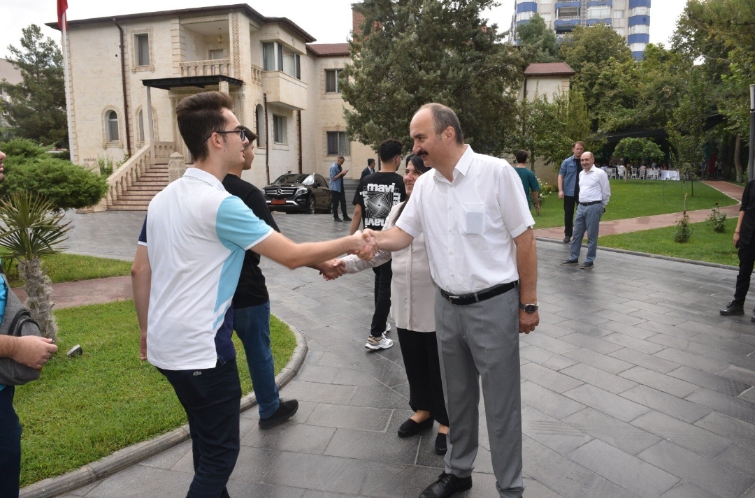 YKS’de dereceye giren öğrencileri ağırladı