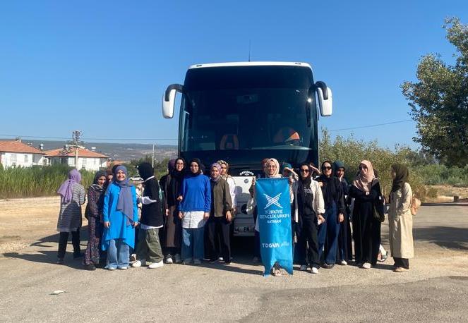 TÜGVA 45 kız öğrenciyi Doğa kampına götürüyor