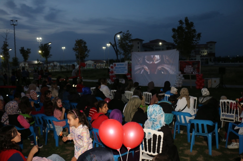 Kadınlara 100. yılda sineme gösterimi