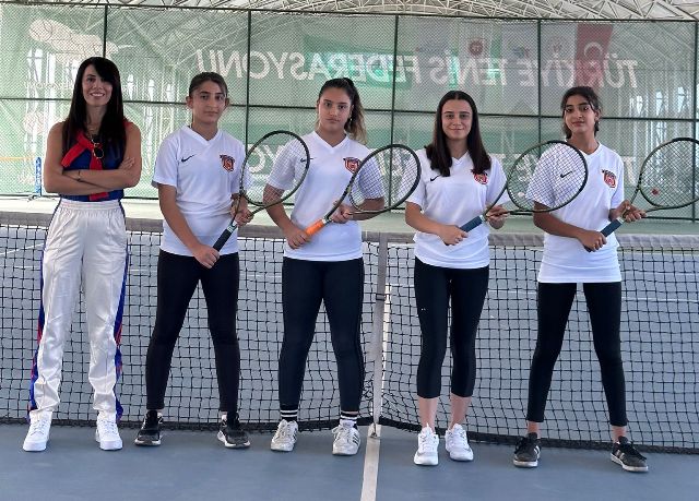 Kadın Tenisçilerden Bir Şampiyonluk Daha