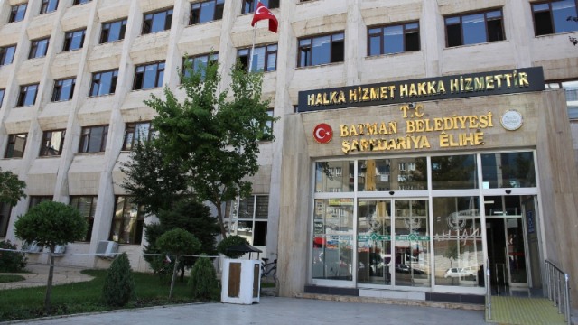 Belediye’nin kadrolu işçileri maaşta artış istiyor