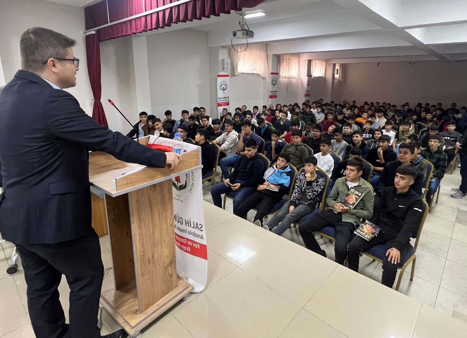 Akademisyen-Öğrenci buluşmalarında bu hafta