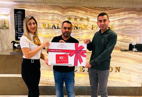 100. misafirine özel çek