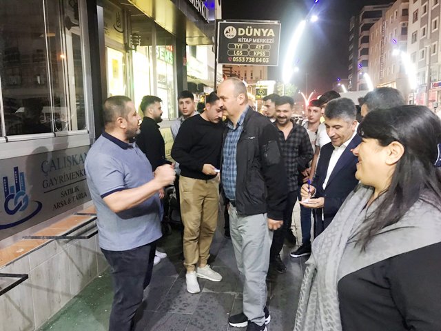 Vali Canalp halkın arasındaydı