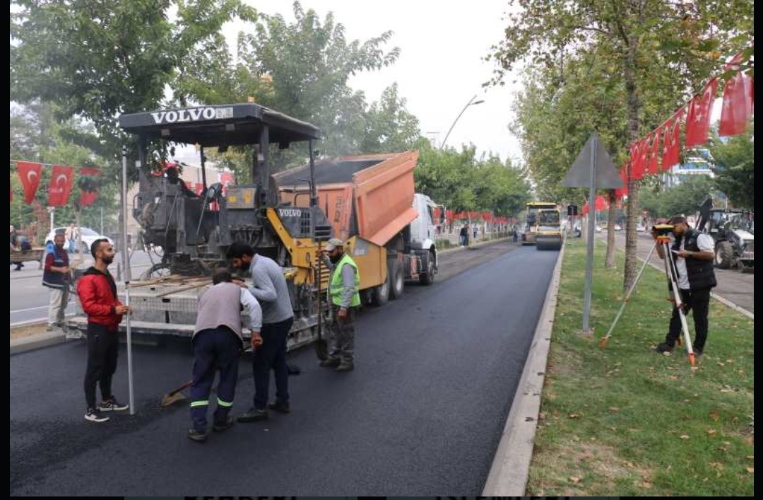 Turgut Özal Bulvarına 3 Bin 600 Ton Asfalt