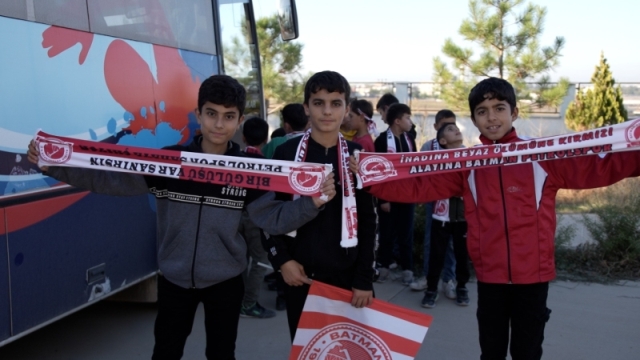 BELEDİYE KÖY ÇOCUKLARINA TRİBÜN HEYECANI YAŞATTI