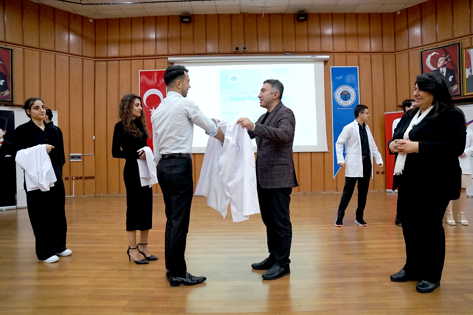 Diş Hekimliği Fakültesi’nde Beyaz Önlük Giyme töreni