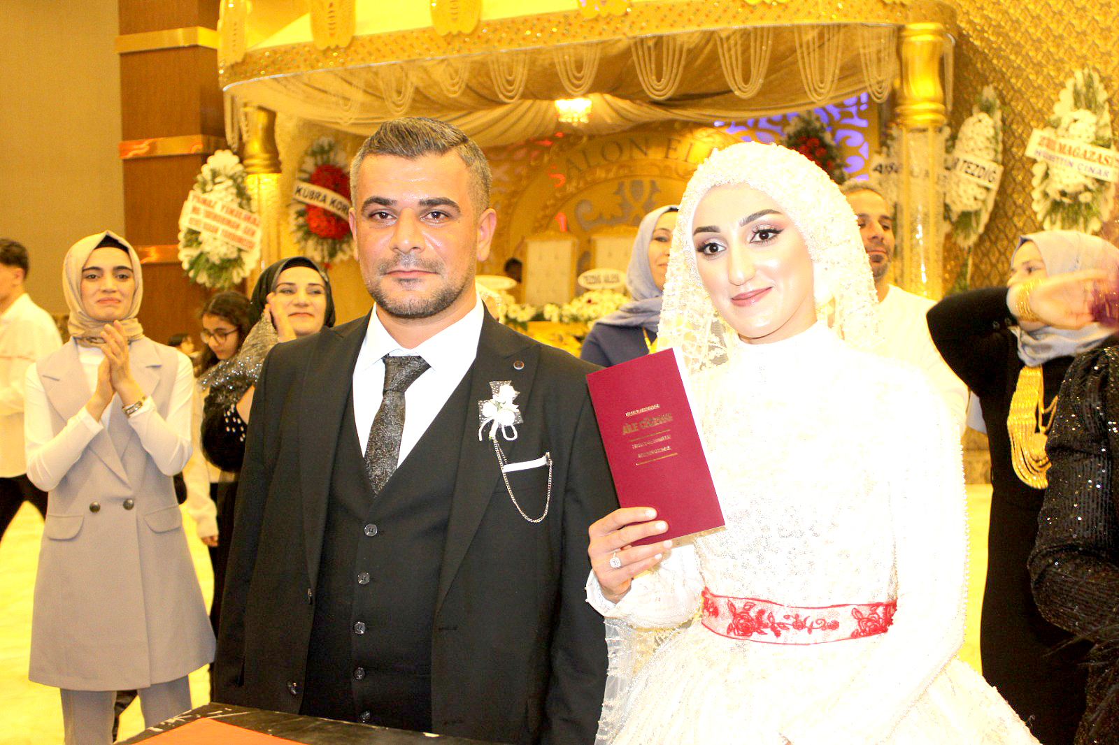 Nasıroğlu ve Tezdiğ ailelerinin mutlu günü