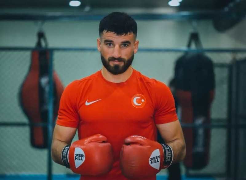 İslam Ucan Dünya 3.cüsü olarak döndü