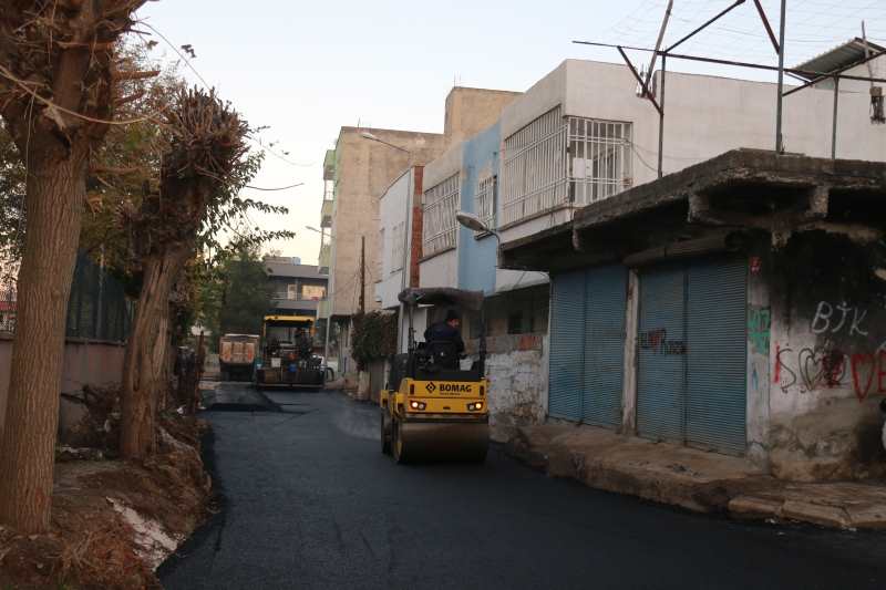 Sel’in tahrip ettiği cadde ve sokaklar asfaltlanıyor