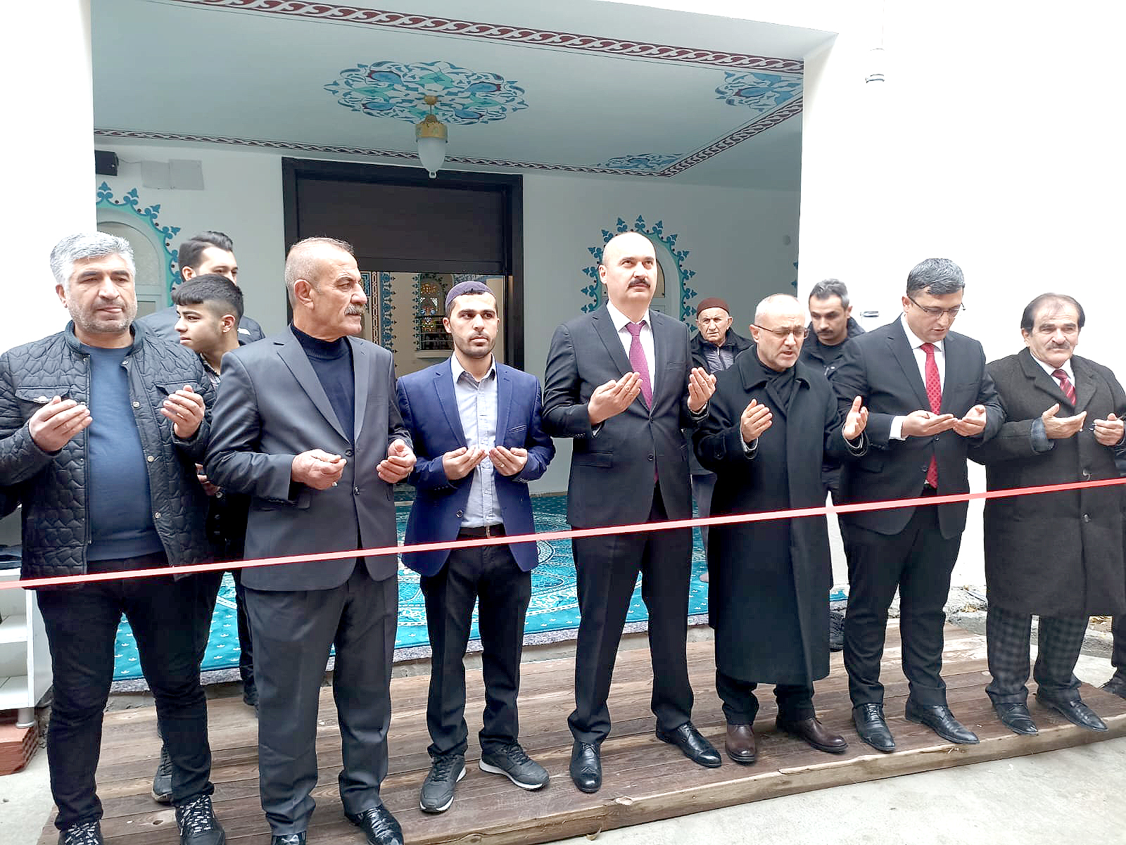 Dualarla ibadete açıldı