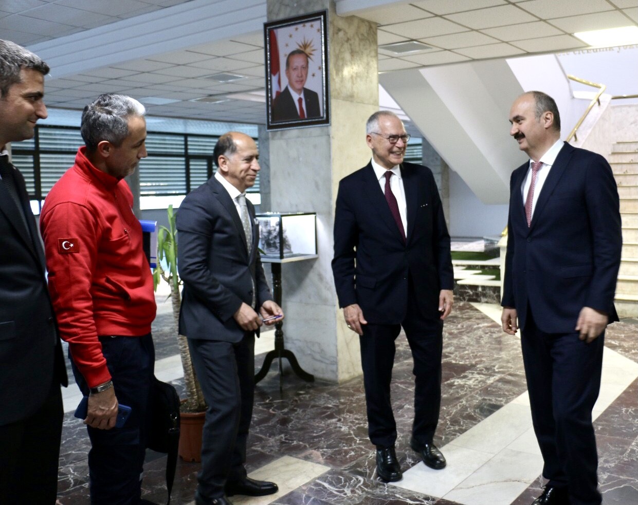 70 yıl önce babasının kuruluşunda görev aldığı Rafinerideydi