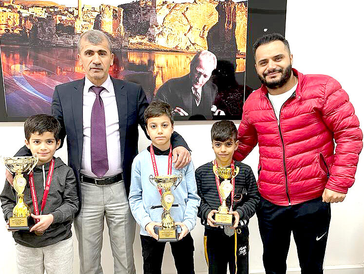 Fatih İlkokulu masa tenisinde derece yaptı