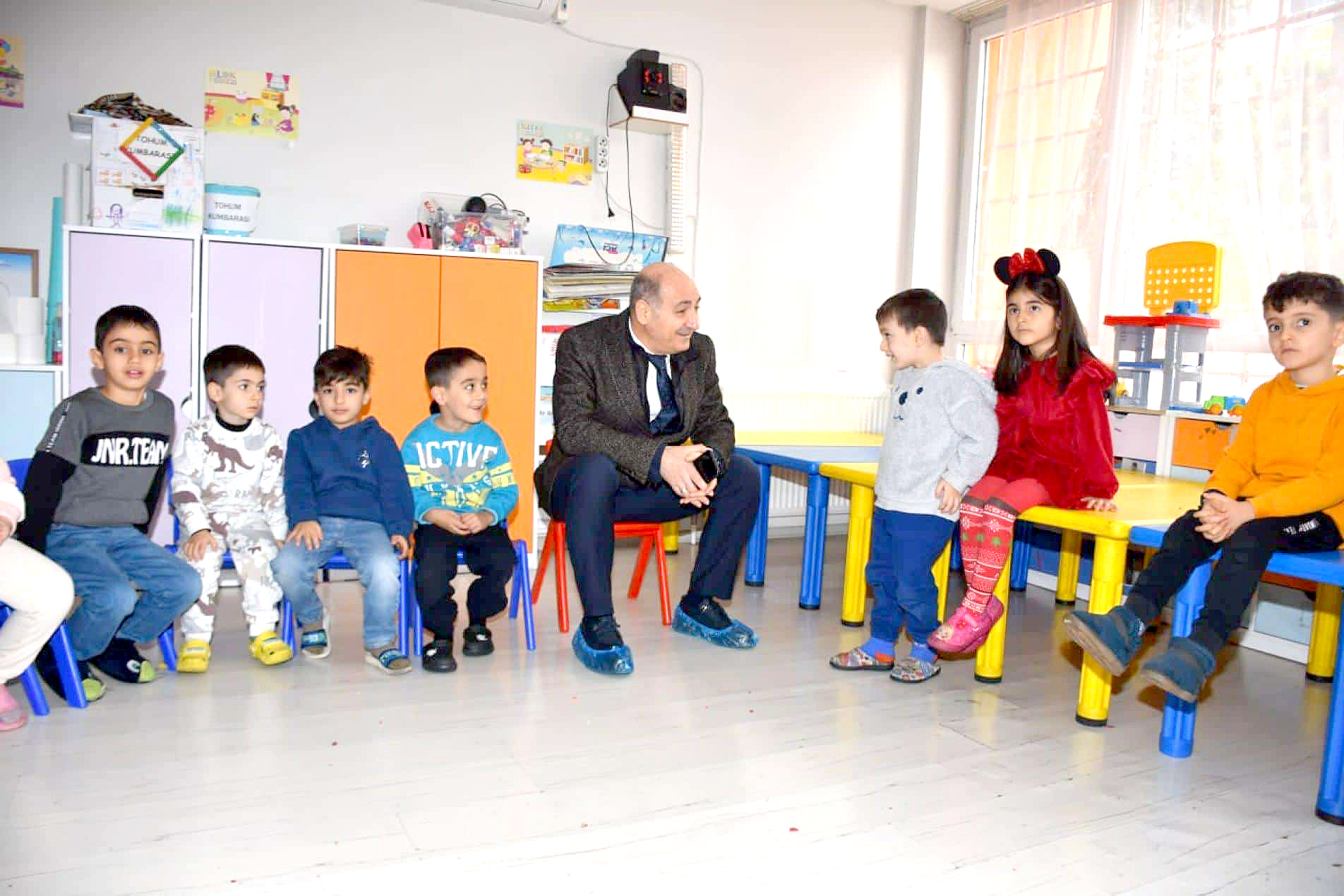 Öğretmen ve öğrencilerle bir araya geldi