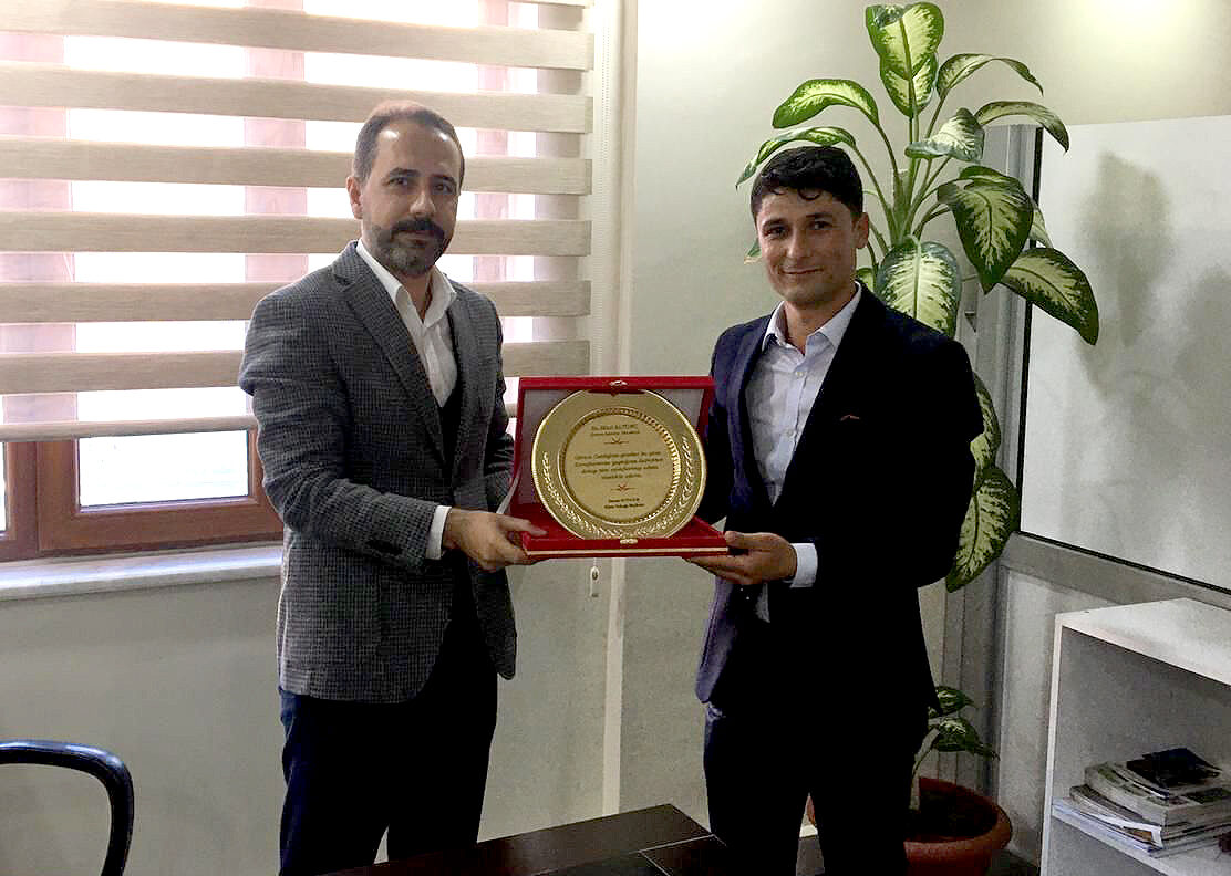 Songur’dan Müdür Altunç’a hizmet teşekkürü