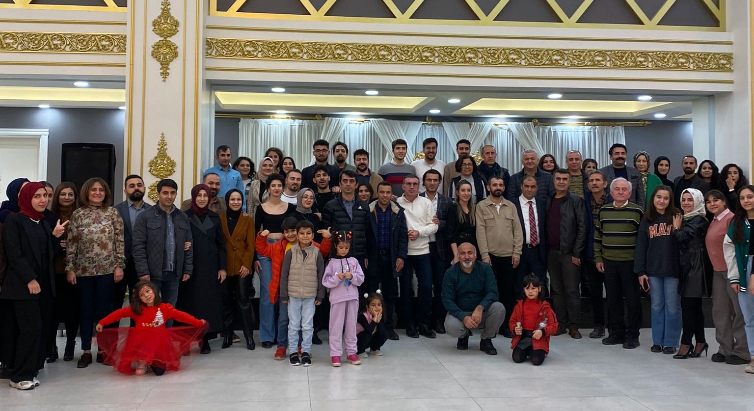 Batman Anadolu Lisesi’nin eski mezunları Mezunlar Buluşması’nda bir araya geldi