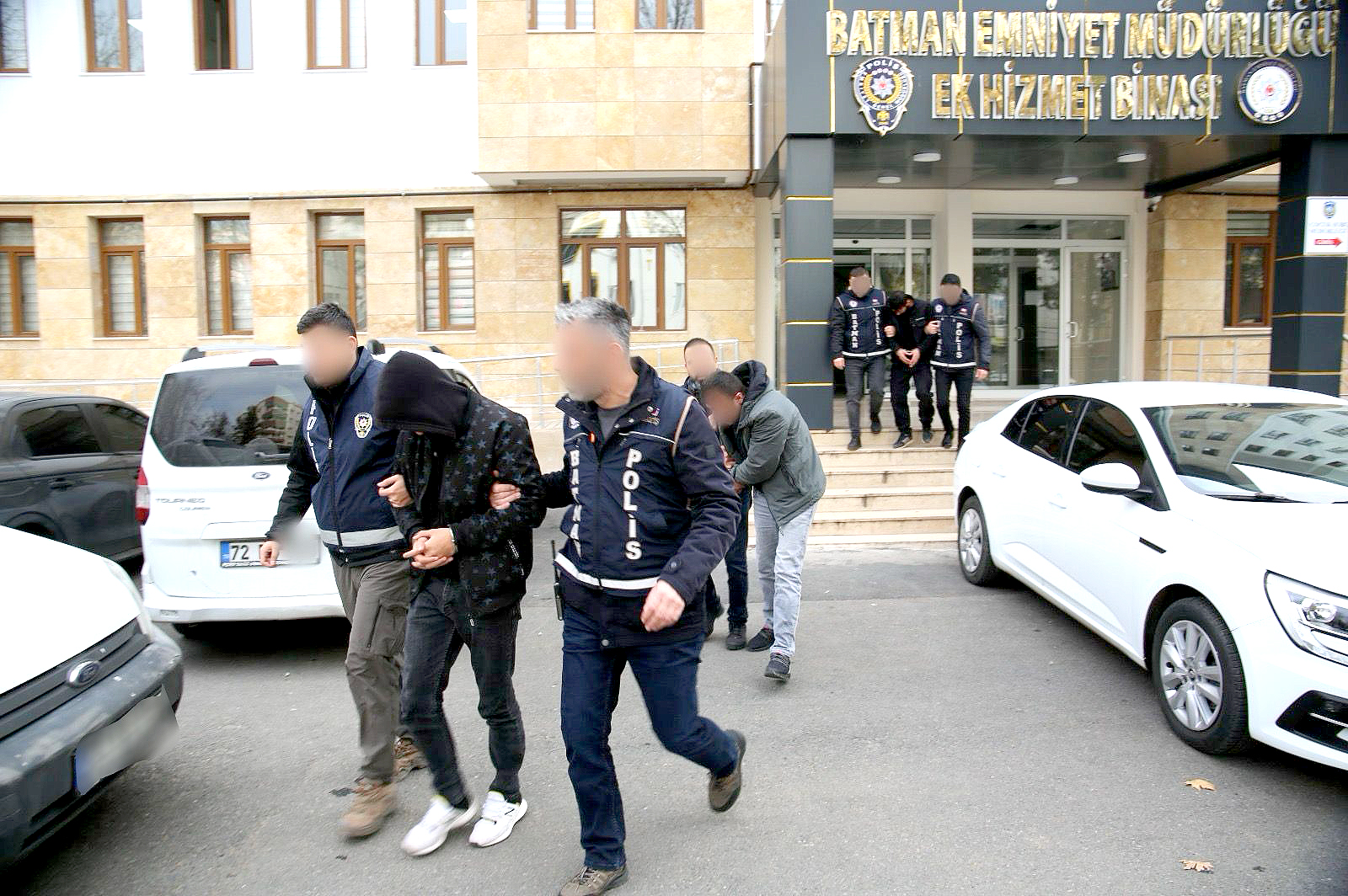 Aranan şahıslara operasyon 190 kişi yakalandı