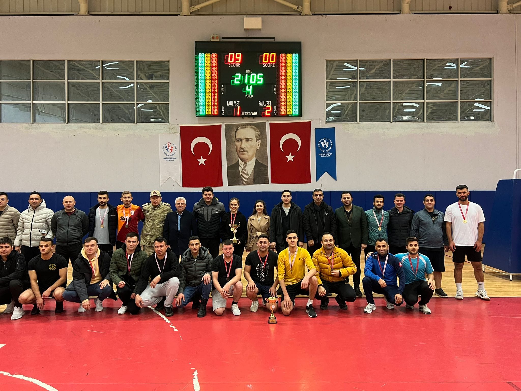 Voleybol turnuvasında şampiyon Halk Eğitim