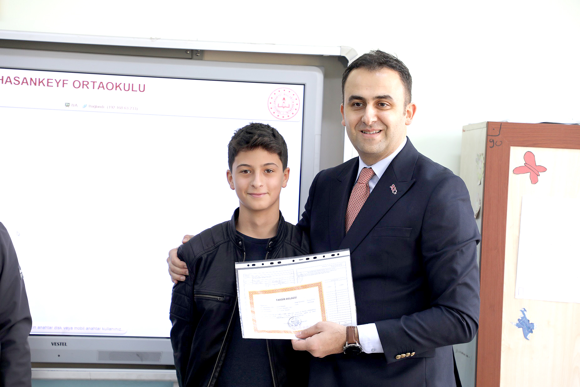 Öğrencilerin Karne Heyecanına ortak oldu