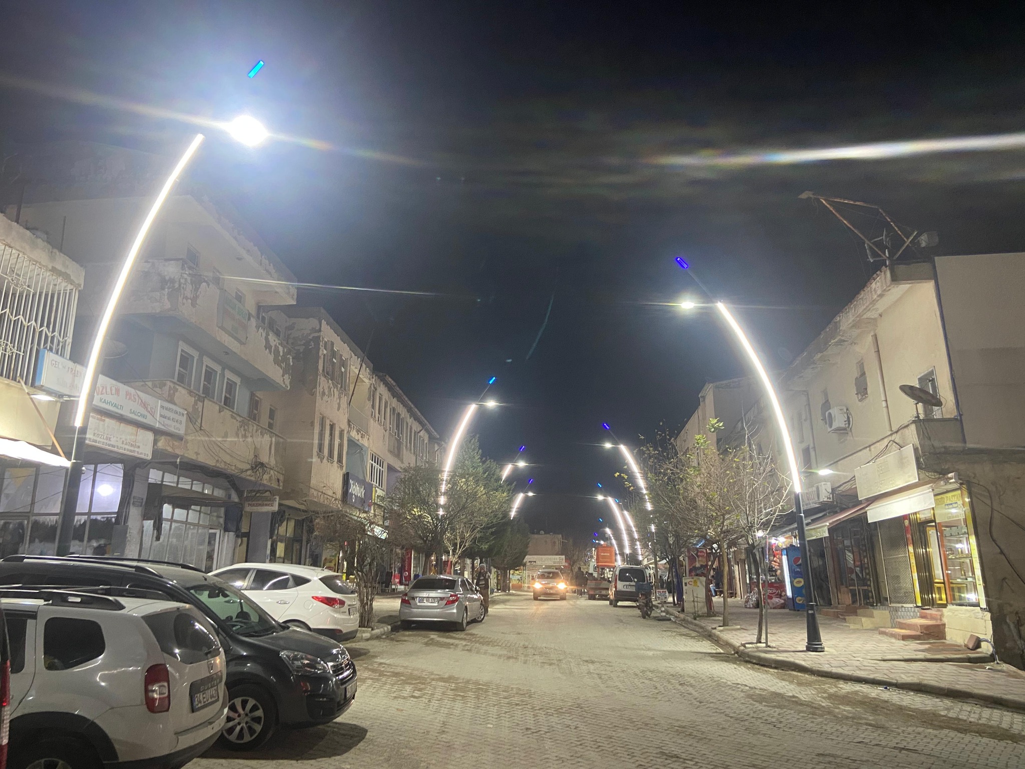 Kozluk ilçe merkezi led ışıklar ile aydınlatıldı