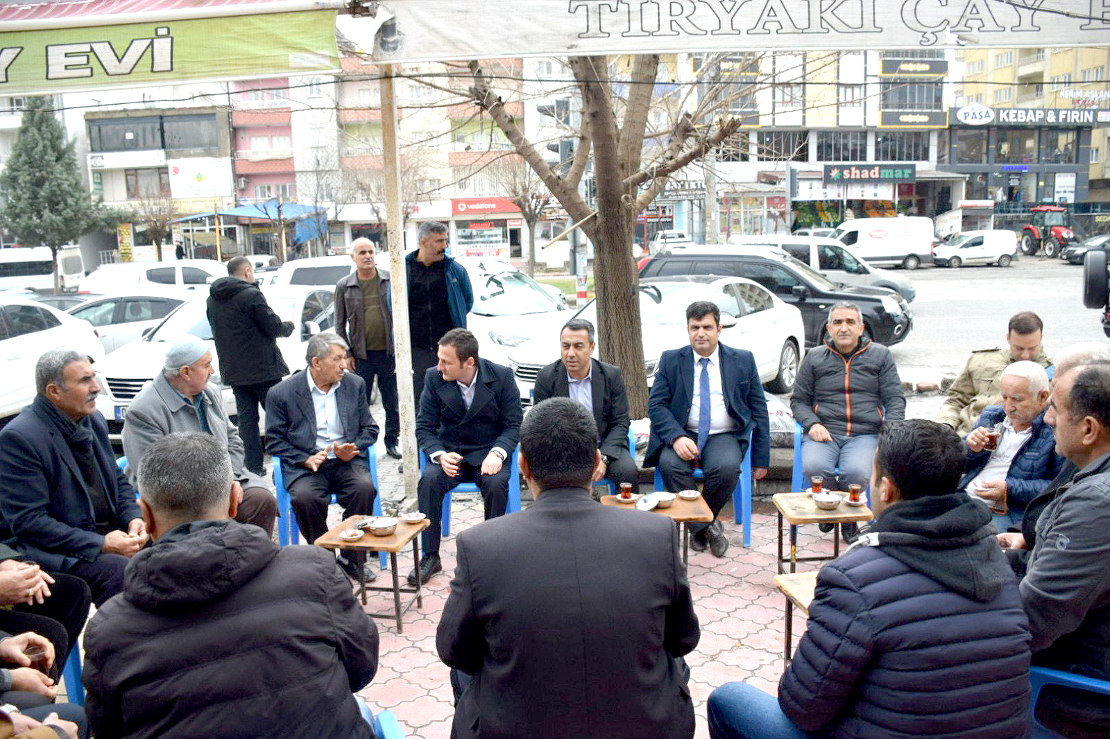 Esnaf ziyaretleri kapsamında vatandaşlarla bir araya geldi