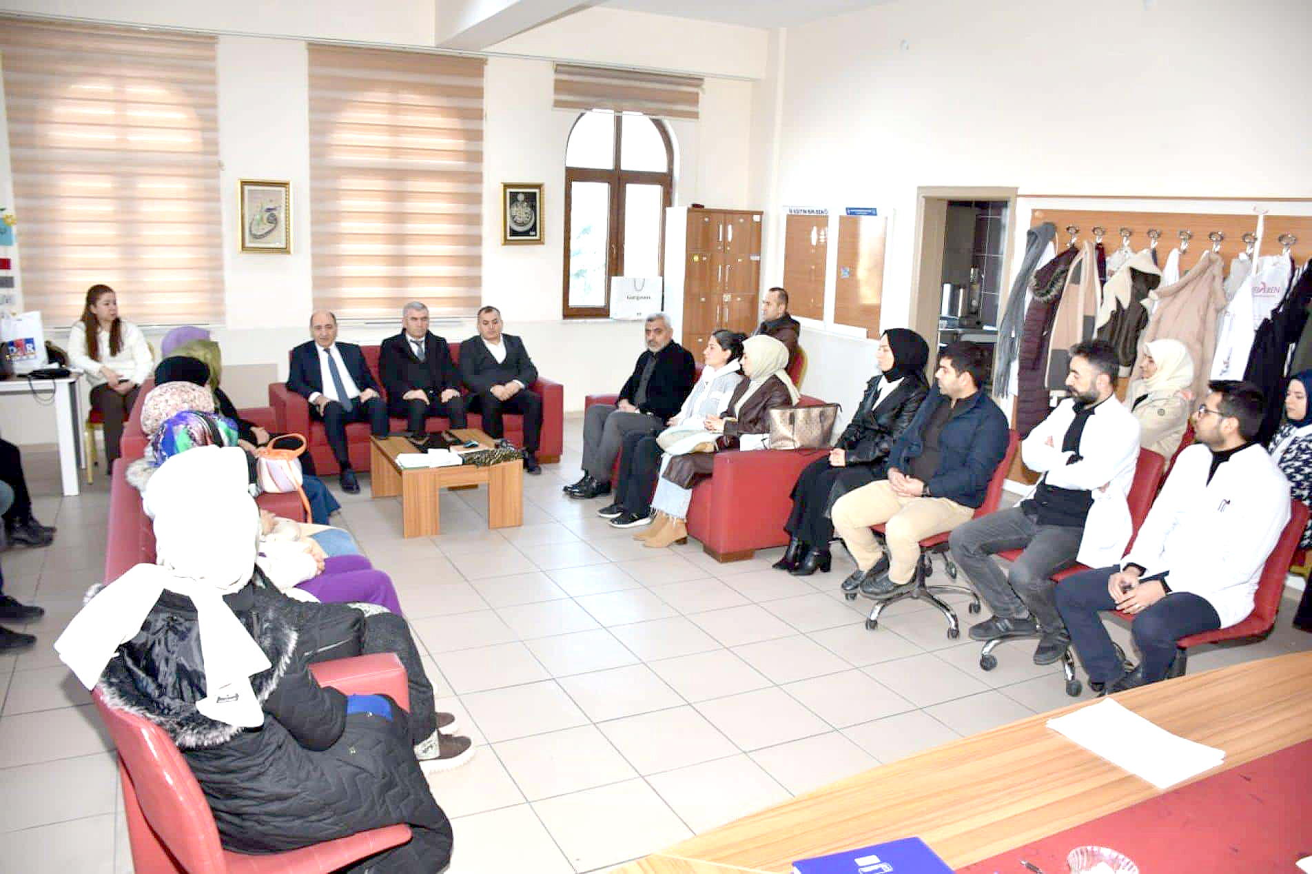 Fatıma Zehra Anadolu İHL’yi ziyaret etti