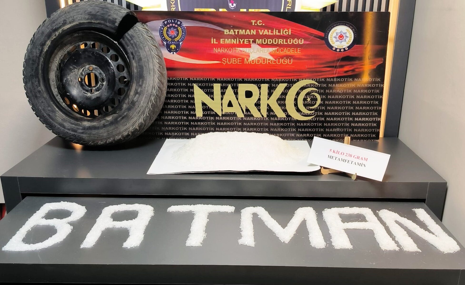 Durdurulan araçlarda yüklü miktarda uyuşturucu çıktı: 6 gözaltı