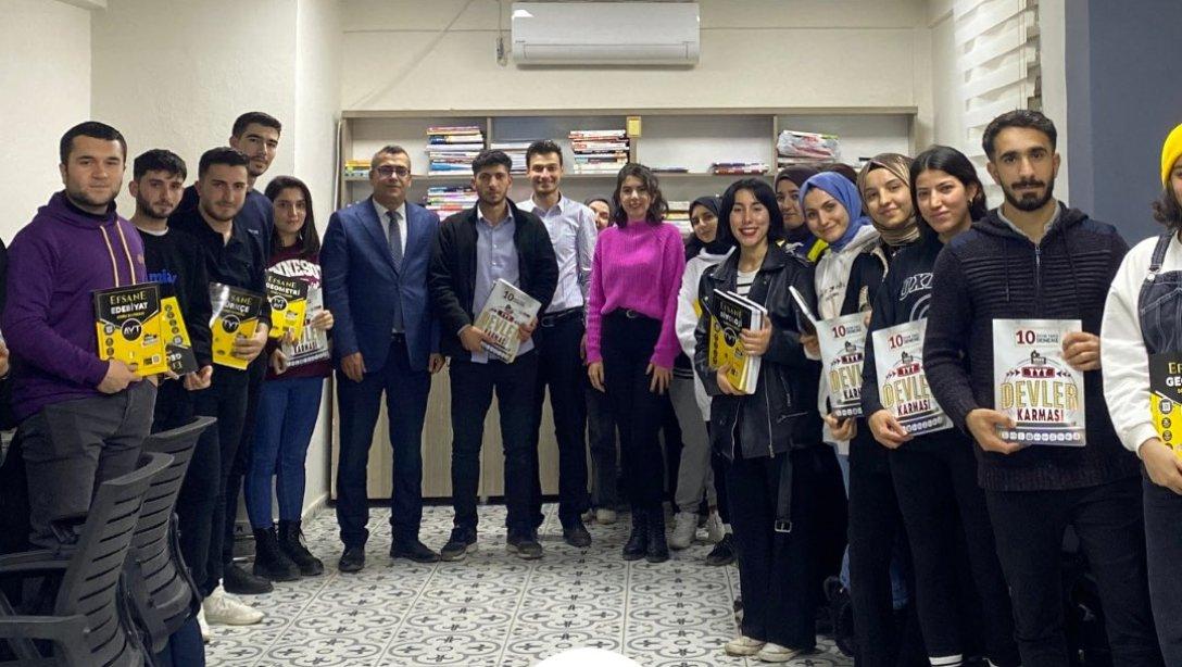 YKS’ye hazırlanan öğrencilere kaynak desteği