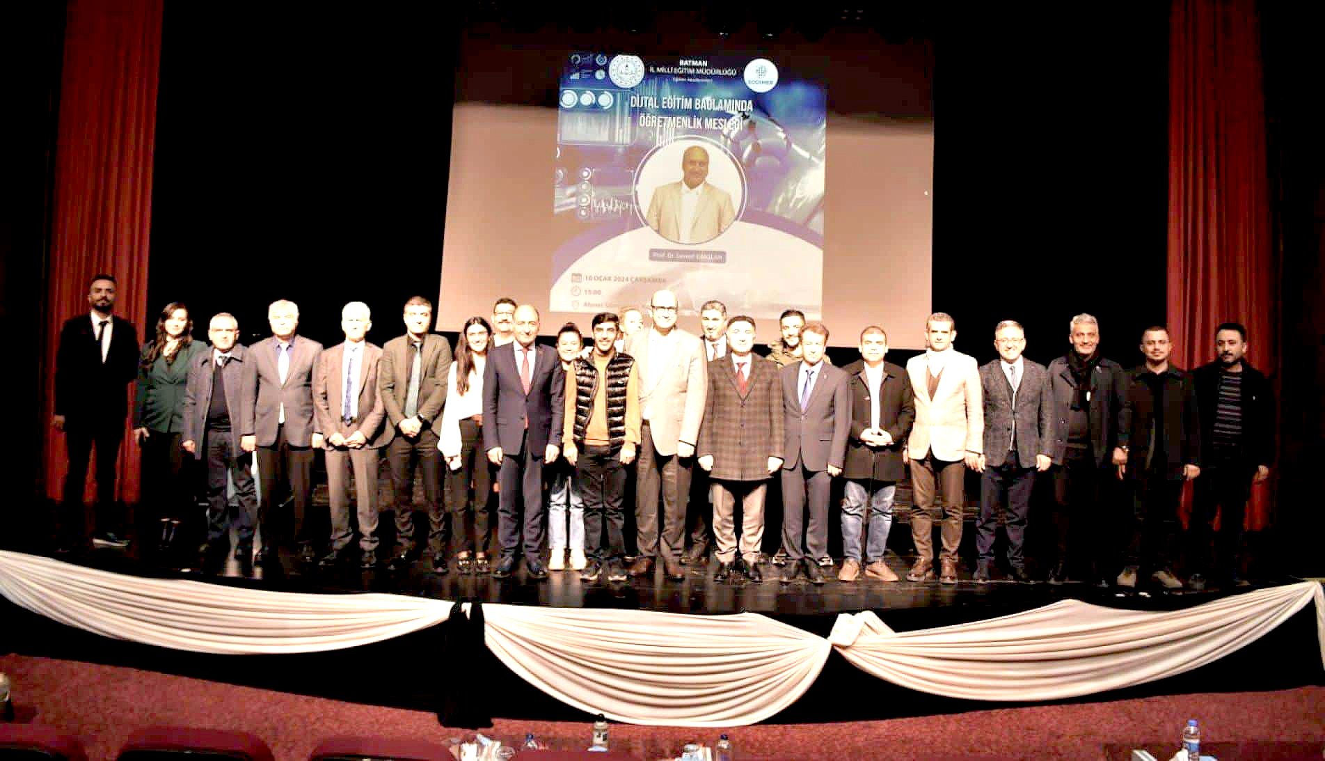 Öğretmenlere ‘Dijital Eğitim Bağlamında Öğretmenlik Mesleği’ konferansı