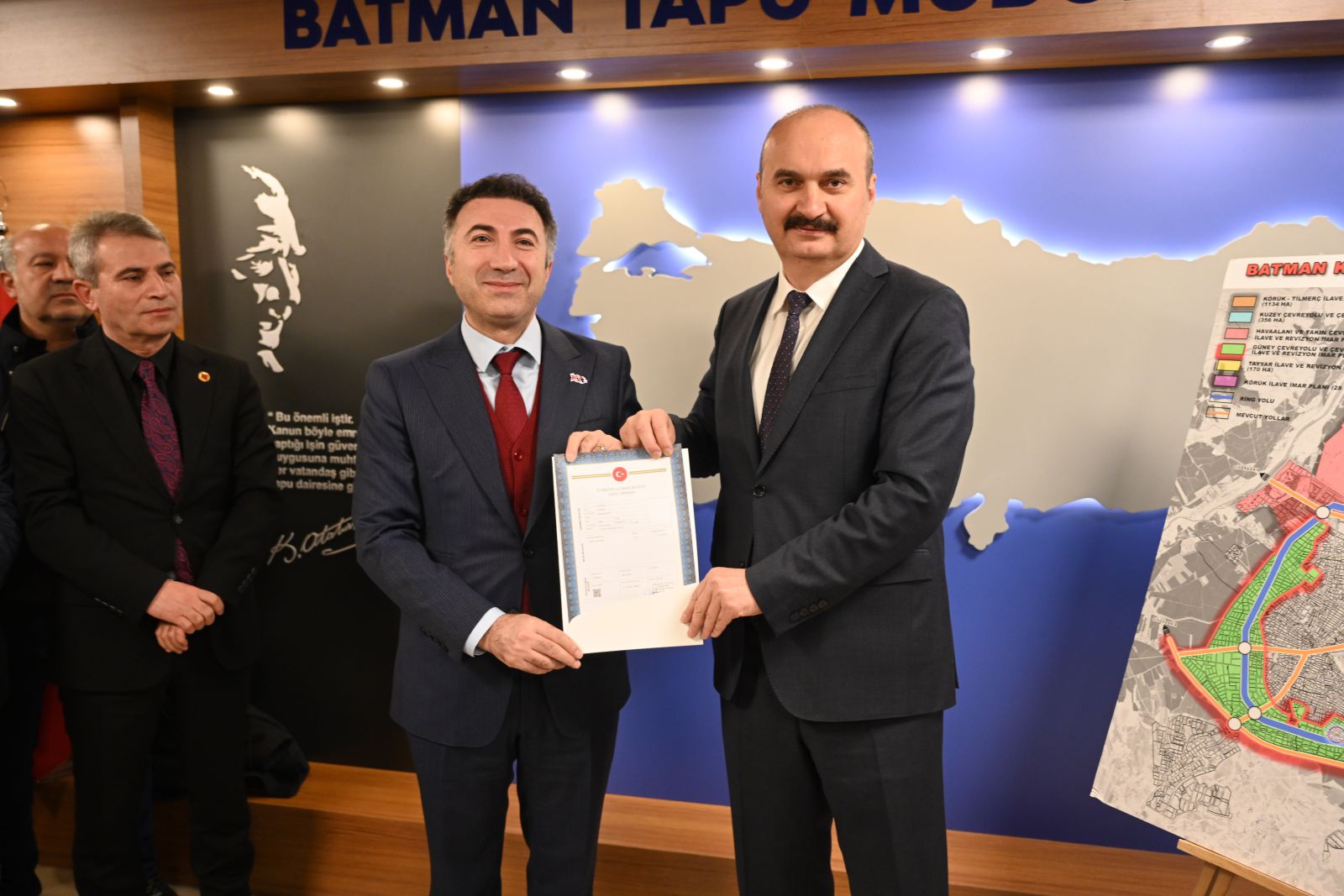 Vali Canalp’ten Rektör Demir’e Diş Hekimliği Fakültesi tapusu