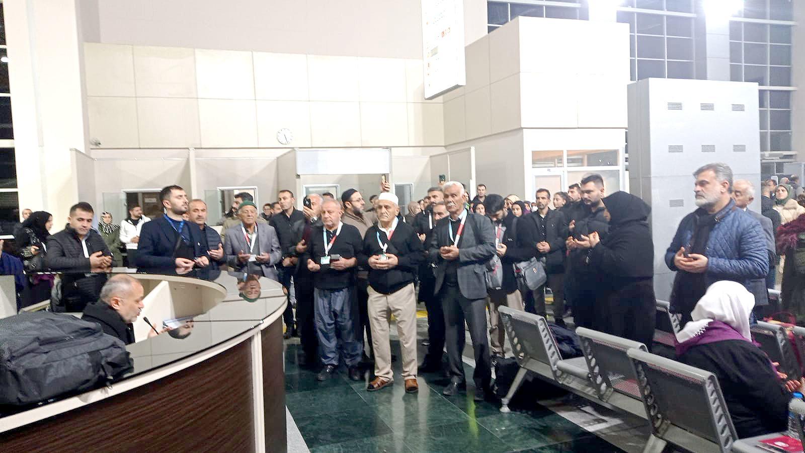 Dualarla Umre’ye uğurlandılar