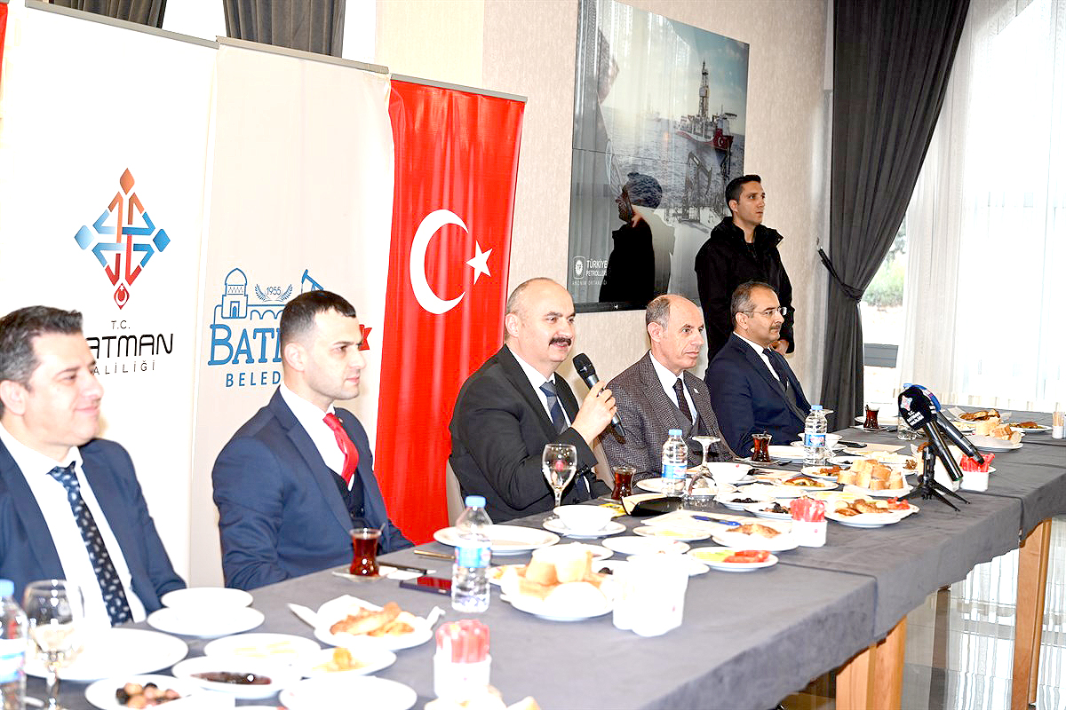 Vali Canalp, Gazetecileri kahvaltıda ağırladı