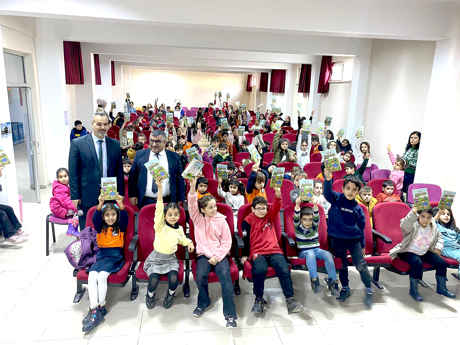 Yazar Özmen, iyilik yolcularına altın hikayeleri anlattı