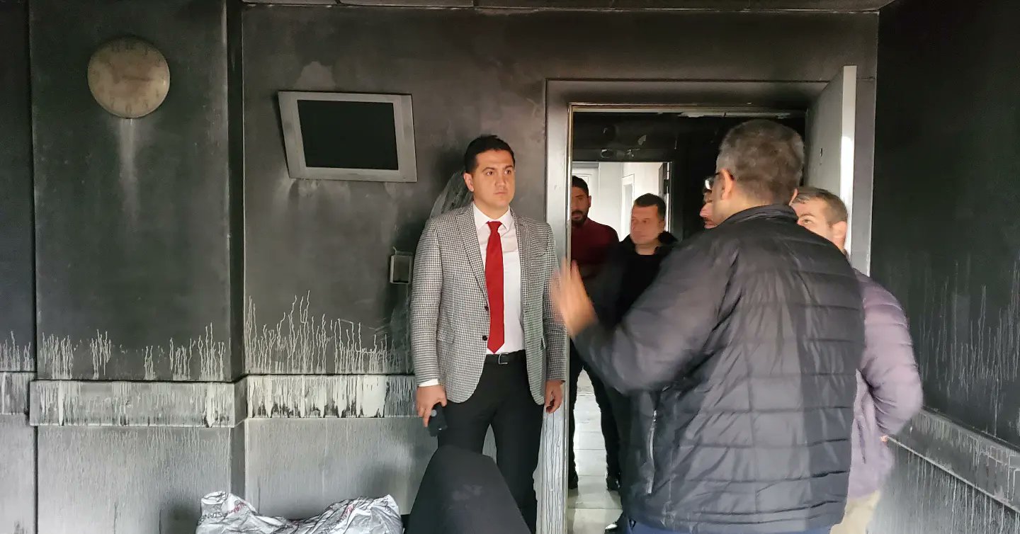 Müdür Canpolat hastane yangınını inceledi