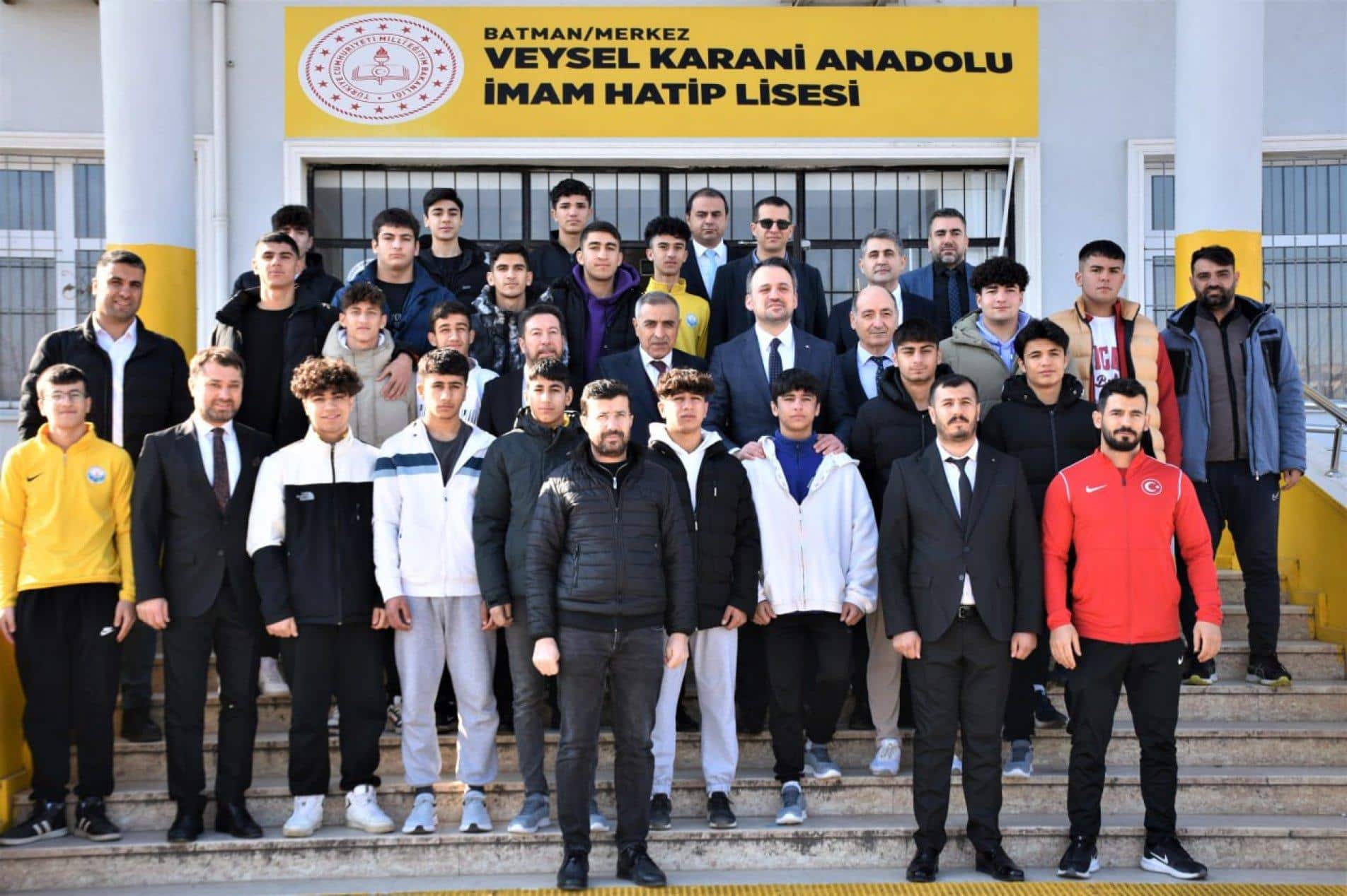 Bakan Yardımcısı Eminoğlu Spor Proje okulunu ziyaret etti