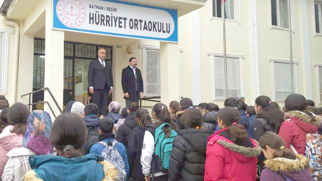 Deprem Şehitleri için saygı duruşu