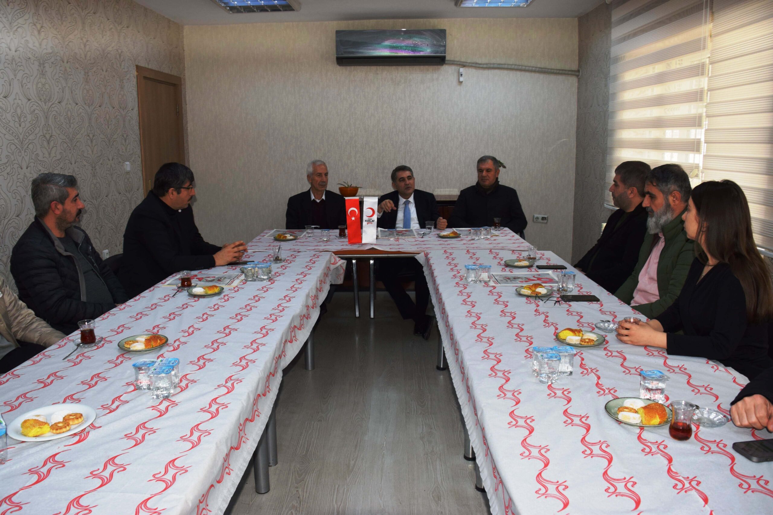 Ceylan’dan Kızılay ve Derneklere ziyaret