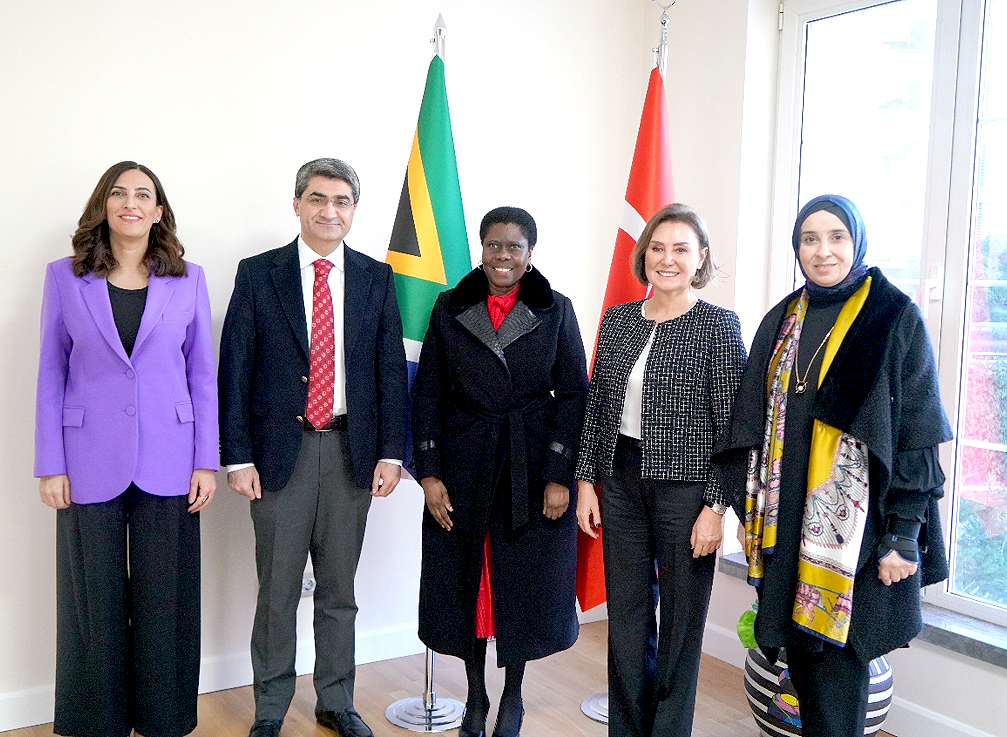 Ekmen’den Güney Afrika Büyükelçiliğine teşekkür ziyareti