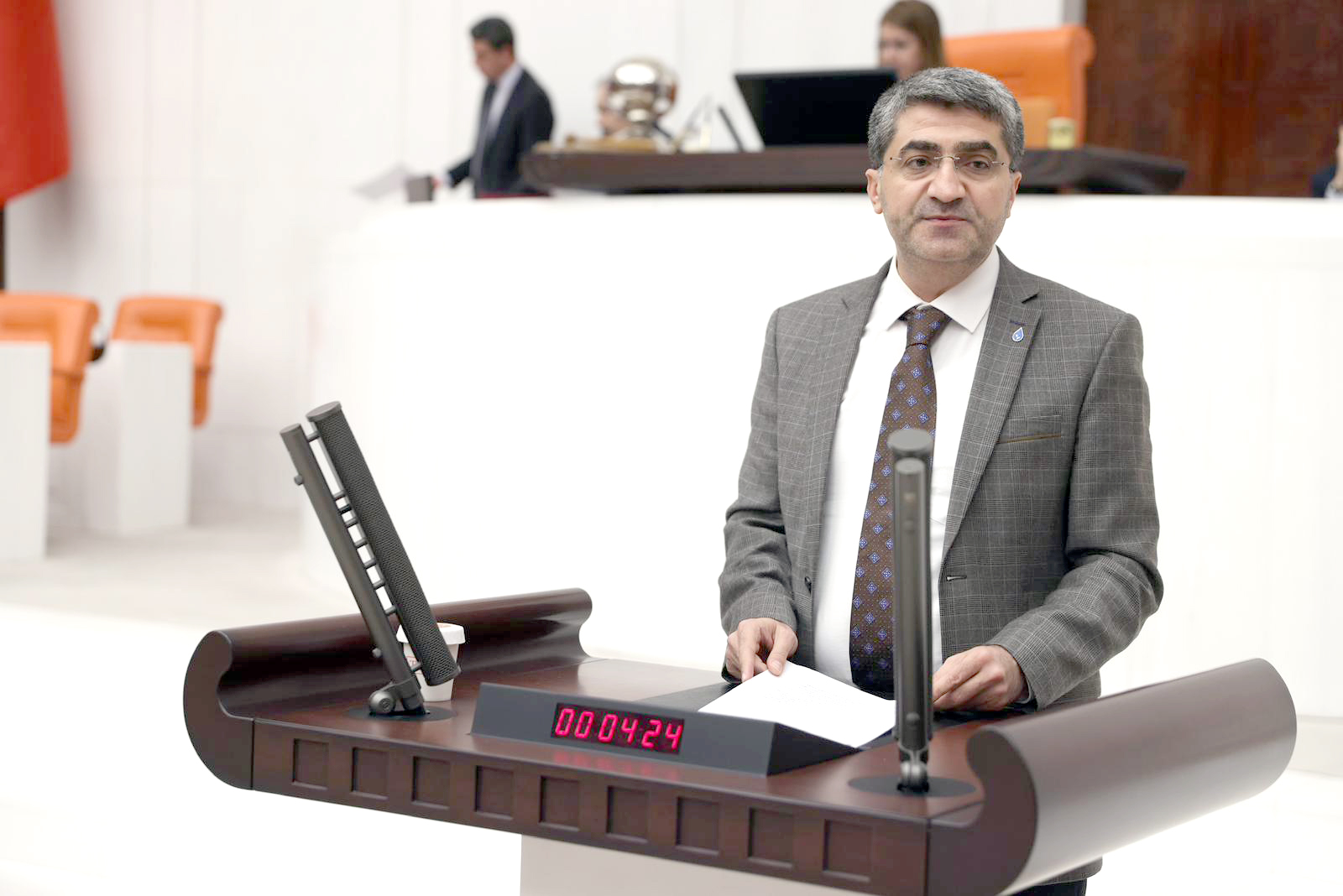 Bakan Tekin’den Ekmen’in yaşayan Diller ve Lehçeler konulu önergesine kısmi cevap