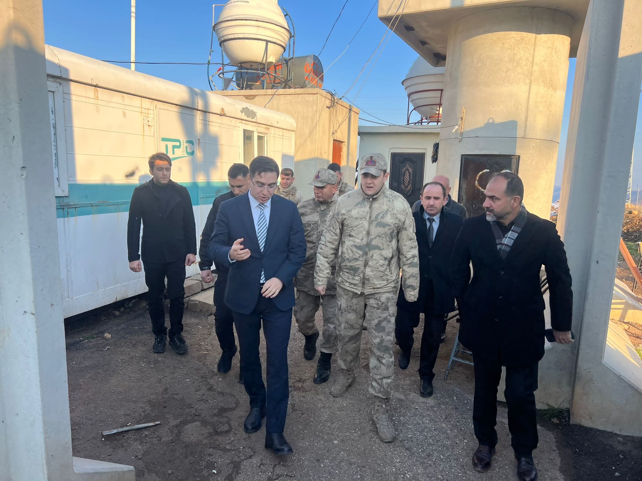 Yol kontrol noktasını ziyaret etti