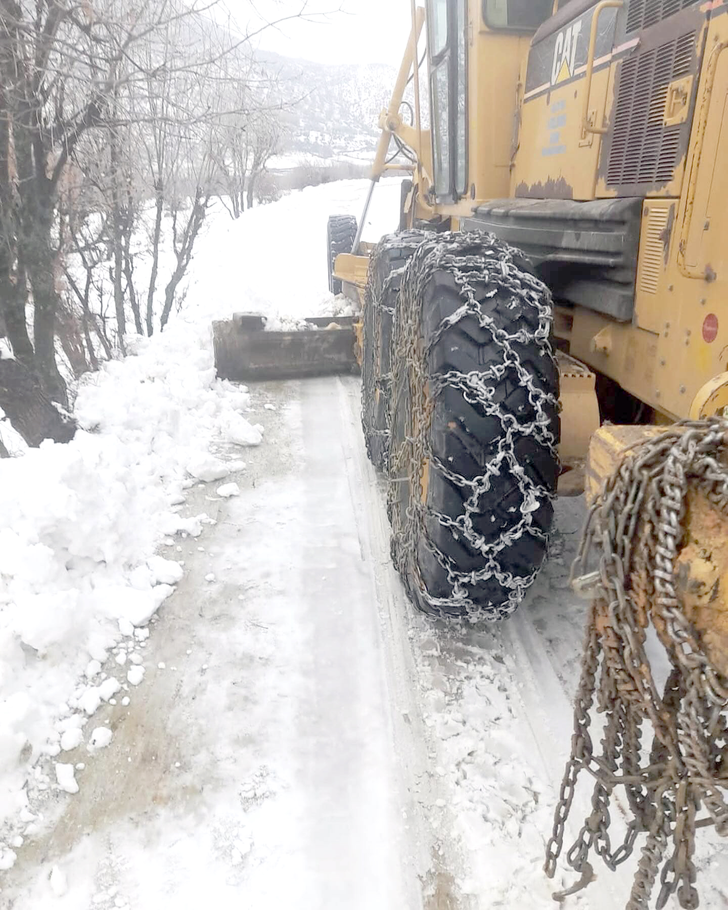 Kozluk’ta kapanan yollar açılıyor