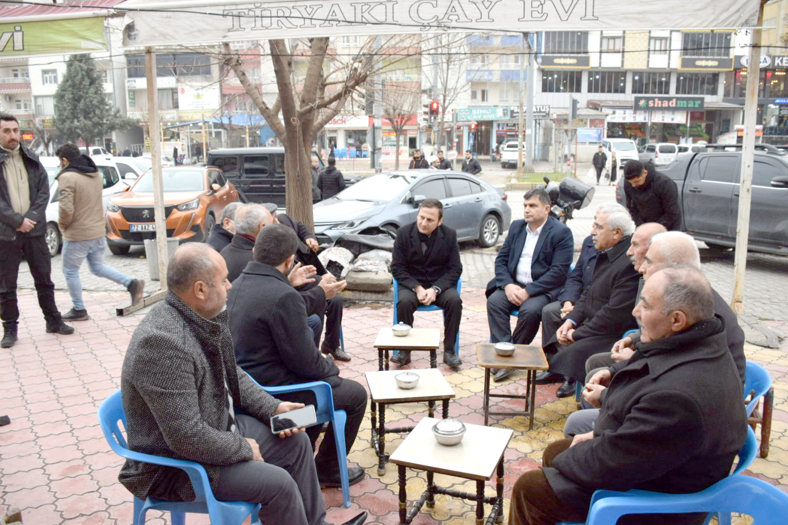 Çay Ocağında vatandaşlarla bir araya geldi